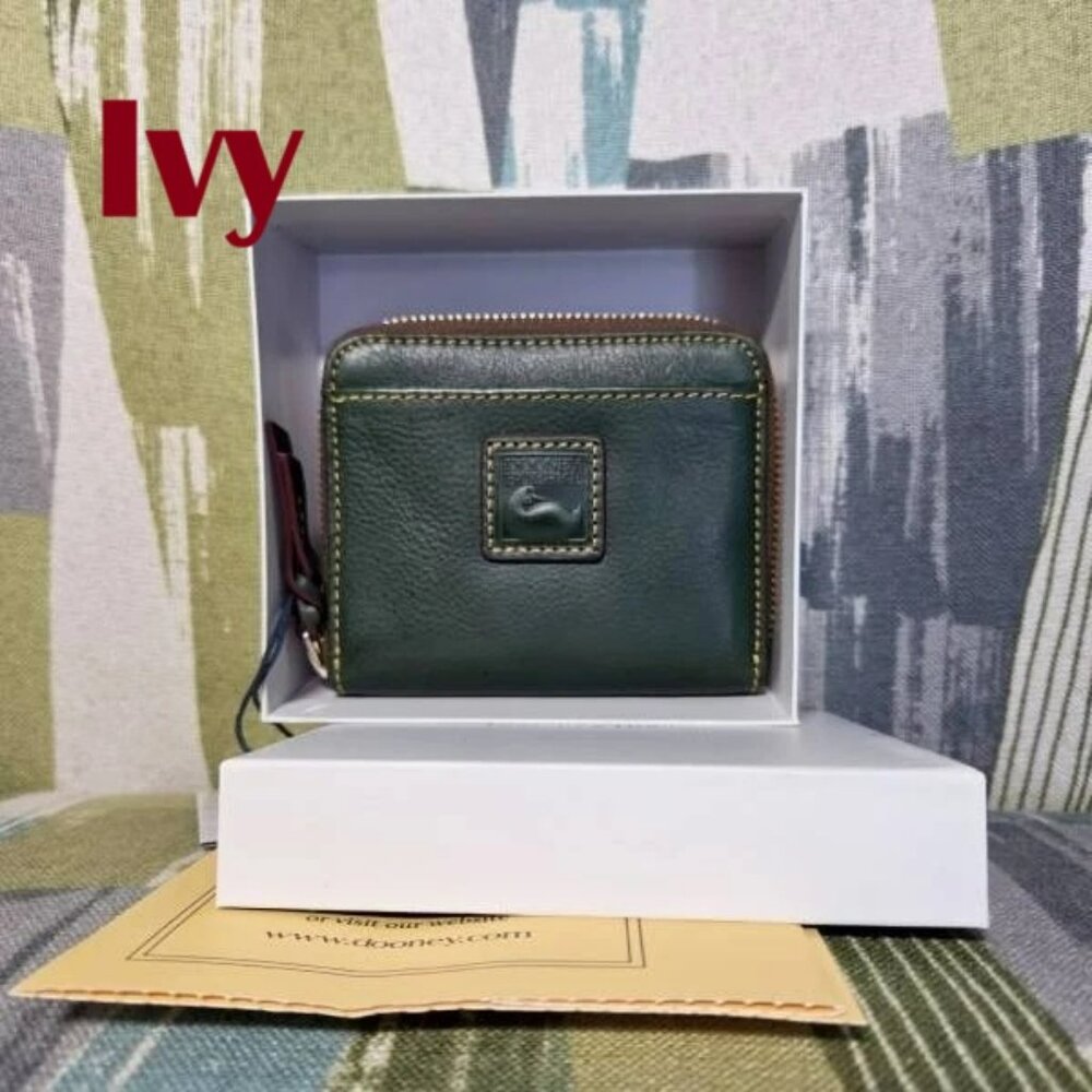 Green Dooney & Bourke Florentine Small Zip Around Wallet In Ivy Leather LAST ONE